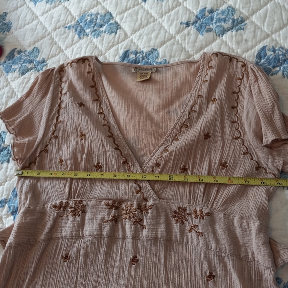 Cute Tunic Top with Bow in the Back - Picture 10 of 15